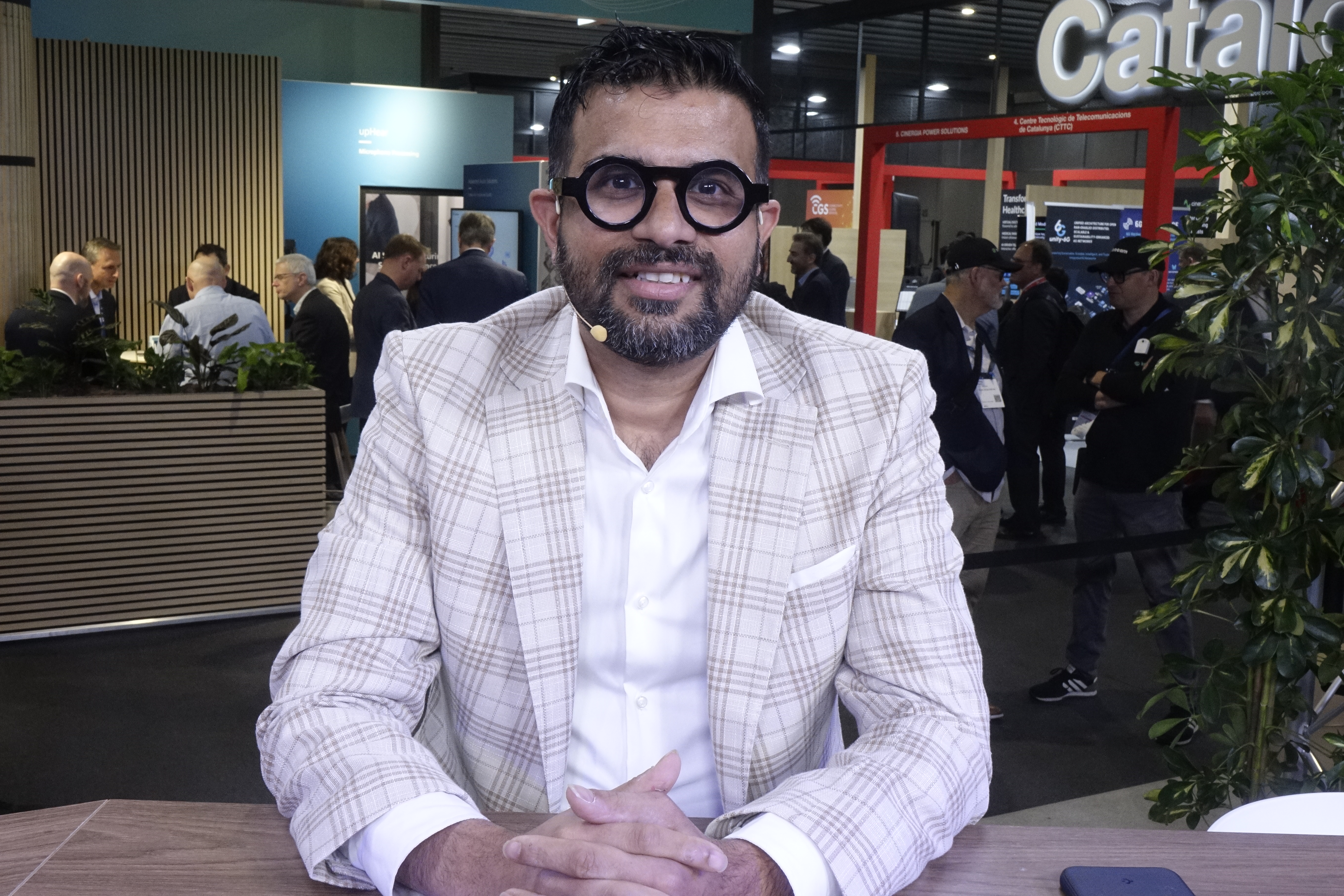 Broadcom’s Vijay Nagarajan talks with theCUBE about edge AI infrastructure at MWC25.